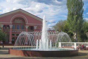 Светомузыкальный фонтанный комплекс перед театром