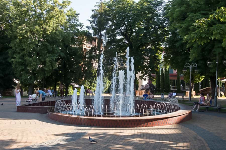 Фонтанний ансамбль на центральній площі Вінниці - Фото №2