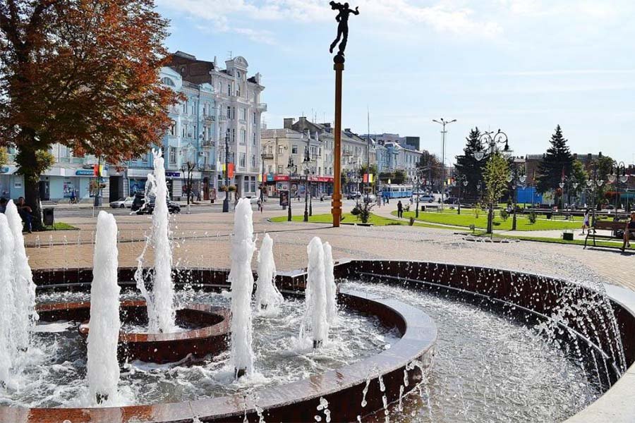 Фонтанний ансамбль на центральній площі Вінниці - Фото №3