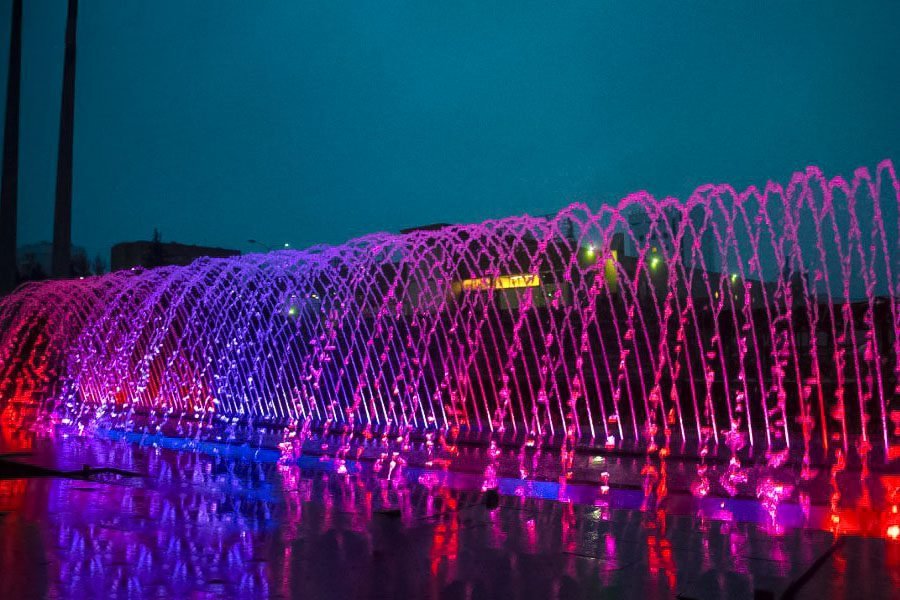 Светодинамический фонтан «Арка» на площади Свободы - Фото №4
