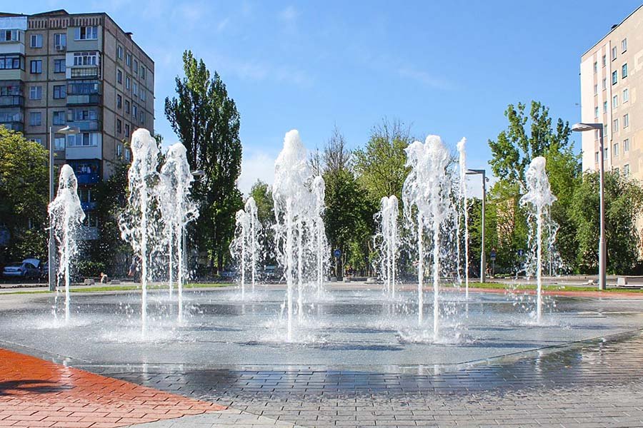Сухий пішохідний фонтан на площі Космонавтів у Вінниці - Фото №7