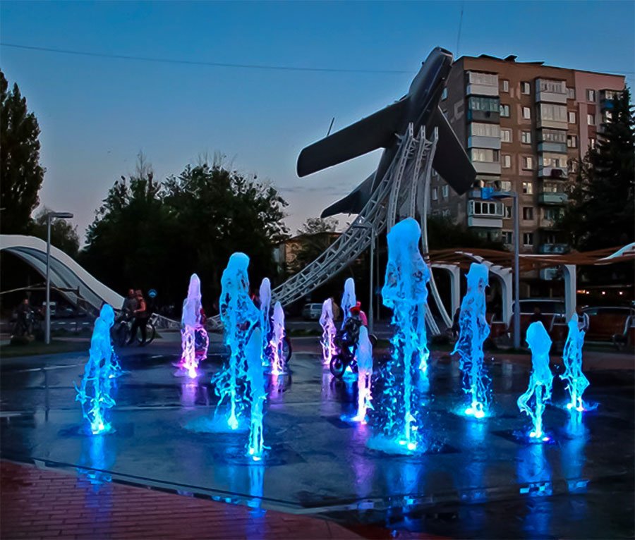 Сухий пішохідний фонтан на площі Космонавтів у Вінниці - Фото №2