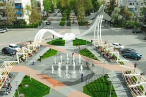 Сухой пешеходный фонтан на площади Космонавтов в Виннице